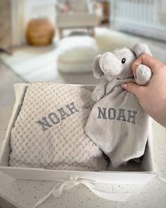 Mantas <span class=keywords><strong>de</strong></span> punto bordadas personalizadas Kaiyue, nuevos conjuntos <span class=keywords><strong>de</strong></span> regalo para bebés, <span class=keywords><strong>regalos</strong></span> para recién nacidos, <span class=keywords><strong>personalizados</strong></span> para niños y niñas - Product Image 1