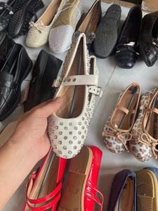 Zapatos planos <span class=keywords><strong>baratos</strong></span> para mujer, nuevos zapatos de cuero a la moda para chicas, mocasines planos de diseño mixto al por mayor - Product Image 3