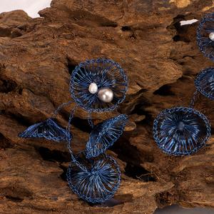 Boucles d'oreilles pendantes en alliage de cuivre avec perles enveloppées de fil bleu faites à la main |   Bijoux bohèmes artisanaux pour - Product Image 3