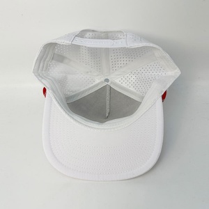 Casquette de baseball et de golf sportive à 5 panneaux, imperméable, avec logo personnalisé en patch de caoutchouc PVC, perforations découpées au laser pour le surf - Product Image 5