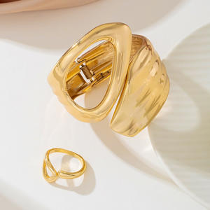 Conjunto de anillo de pulsera de mujer abierto hueco geométrico de metal irregular personalizado de moda - Product Image 6