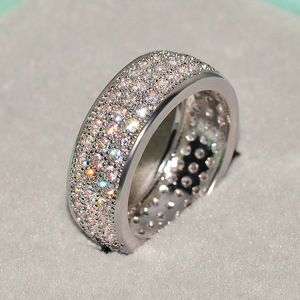 Anello Rotondo con Zirconi Incastonati per Uomo e Donna, Elegante Gioiello da Dito alla Moda - Product Image 6