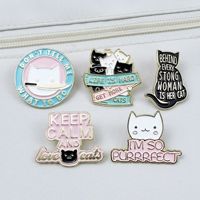 Broche transfrontalière en forme de chaton de dessin animé mignon, bijou personnalisé avec alphabet anglais, pour veste et sac à dos, badge décoratif thermolaqué