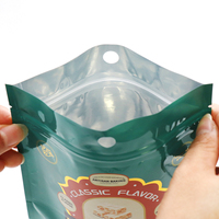 Maßgefertigter Lebensmittelechter Glänzender Metallisierter Stehbeutel mit Reißverschluss Goldfolienprägung PE-Plastikbeutel mit Aufhängeloch für Süßigkeiten Kuchen Snacks