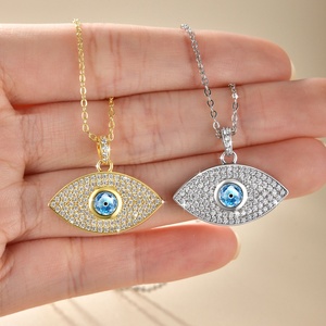 Collier pendentif Hip Hop œil porte-bonheur entièrement serti de zircone cubique bleue, en cuivre pur plaqué or 14 carats, vente en gros pour femmes - Product Image 6