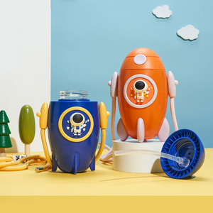 Personalizado 500ml fabricante al por mayor en forma de cohete BPA libre Tritan niños vasos de plástico con pajita - Product Image 3