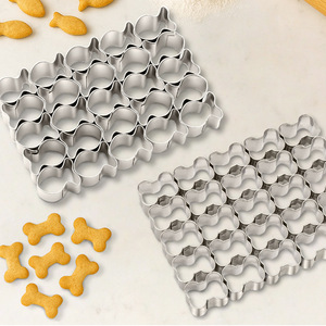 Lot de 25 emporte-pièces miniatures en acier inoxydable pour biscuits, emporte-pièces en forme d'os, tampons à pâtisserie faits main pour fondant - Product Image 1