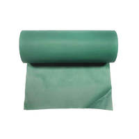 Rouleau de tissu non tissé composite en film PE vert et bleu personnalisé, léger et de différentes épaisseurs, pour blouses chirurgicales et coussinets