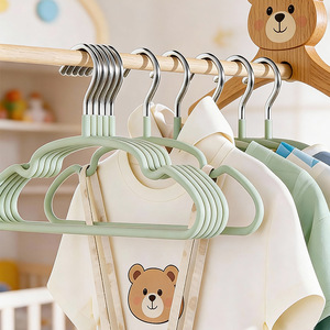 Cintre pour vêtements d'enfants, sans marques, antidérapant, épaissi, chaud, avec design d'épaules arrondies, pour organiser les vêtements - Product Image 1
