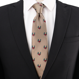 Cravatta Artigianale da Uomo in Poliestere con Motivo Fagiano Volante su Sfondo a Spina di Pesce in Microfibra per Uso Quotidiano - Product Image 3