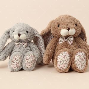 Le jouet en peluche lapin populaire avec de longues oreilles et des pieds à motifs floraux en cadeau Options personnalisées par des méthodes artisanales - Product Image 1