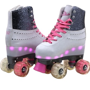 Chaussures de Skate à roulettes blanches, paire de patins scintillants pour filles et femmes - Product Image 1