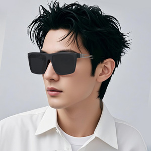 Lunettes de soleil polarisées pour hommes, monture carrée noire en plastique et métal, verres TAC UV400, style miroir pour la conduite, pour le marché international - Product Image 1