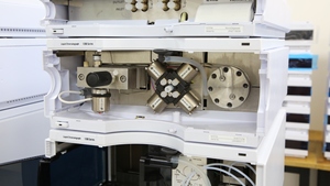 HPLC AgilentR 1200 de Segunda Mano, Horno para Columnas de Cromatografía, Detector UV, Análisis Químico Farmacéutico - Product Image 3