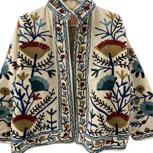 Chaqueta de Invierno Boho Chic, Acolchada, Reversible, Bordada con Diseño Suzani, en Colores Surtidos, Ecológica, 100% Algodón, con Estampado Floral - Product Image 3