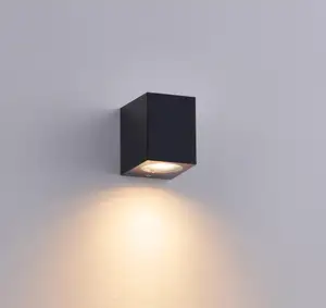 Lampada da Parete Esterna Quadrata IP65 in Plastica a Prezzo Conveniente, Illuminazione per Esterni Montata a Parete - Product Image 1