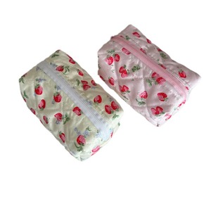 Organizador de artículos de tocador estilo coreano, ideal para Instagram, linda bolsa de maquillaje de algodón acolchado con estampado de limones y fresas, bolsa de aseo portátil. - Product Image 5