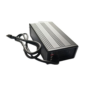 Cargador de Batería Mean Well NPB-240-12AD1 14.4V 13.5A para Uso Industrial - Product Image 4
