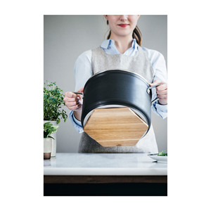 Tovaglietta Magnetica Esagonale in Legno con Finitura Naturale per Uso da Tavola - Product Image 3