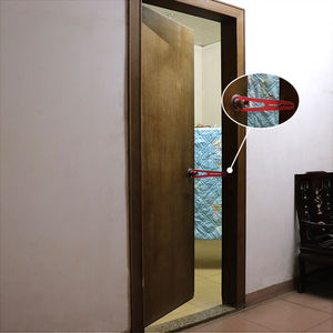 Chiavistello per porta per gatti chiusura per porta per animali domestici chiusura per porta con cinturino regolabile per gatti o animali domestici facile ingresso gatti e mantiene i cani all'aperto - Product Image 1