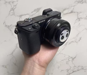 Cámara Digital Sony A6400 con Lente de 16-50 mm, Cámara Completa de 24MP, Opción Popular - Product Image 4