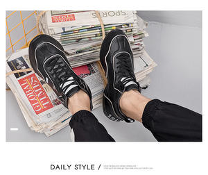 Zapatos deportivos casuales de alta gama para hombre, estilo 2026, con suela gruesa, color blanco. - Product Image 2