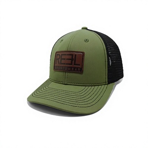 Casquette Trucker Adulte Personnalisable en Cuir avec Patch, 6 Panneaux Structurés, Dos en Maille Noire, pour Toutes Saisons, Style Streetwear, Fabriquée en Usine au Vietnam - Product Image 3