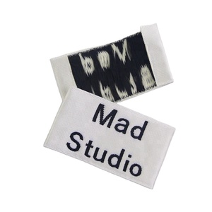 Nhãn Hiệu Quần Áo May Mặc Tùy Chỉnh Chất Lượng Cao Nhãn Hiệu Damask Dệt Satin Nhãn Chính Hình Chữ Nhật Hoặc May Tùy Chỉnh, Là Trên Vải - Product Image 1