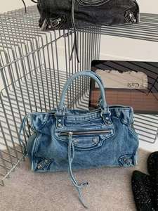 Bolso de mezclilla de alta gama para mujer, estilo motociclista, con cadenas, a la moda, lavado, suave, con forma de almohada, cierre de cremallera, impermeable IP56, para todas las estaciones, uso diario - Product Image 2