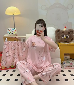 Nuovo Design a tre pezzi grazioso <span class=keywords><strong>pigiama</strong></span> stampato a <span class=keywords><strong>maniche</strong></span> <span class=keywords><strong>corte</strong></span> Set abbigliamento da notte in cotone latte <span class=keywords><strong>pantaloni</strong></span> <span class=keywords><strong>lunghi</strong></span> e pantaloncini - Product Image 3