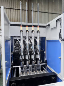 Macchina per soffiaggio semi automatica a quattro cavità per PET PP plastica con componenti di base tra cui pompa motore motore cuscinetto PLC - Product Image 3