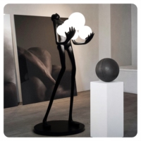 Lampe de sol en verre FRP à LED moderne pour les personnes de grande taille, décoration de statue noire suspendue, coin du salon