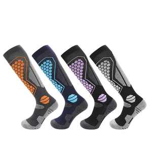 <span class=keywords><strong>Chaussettes</strong></span> de sport à compression en coton pour hommes et femmes <span class=keywords><strong>Chaussettes</strong></span> de <span class=keywords><strong>ski</strong></span> de basket-ball chaudes et respirantes imprimées avec logo personnalisé - Product Image 4