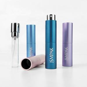 Nouveau <span class=keywords><strong>design</strong></span> Bouteilles vides de parfum rechargeables en aluminium <span class=keywords><strong>rouge</strong></span> vert mat pour enfants rotatives de <span class=keywords><strong>poche</strong></span> mini 8ml 10 ml - Product Image 1