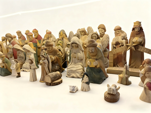 Set di 8 Pezzi di Statuine del Presepe Natalizio in Legno Intagliato Personalizzato, Dipinte a Mano, Artigianato Decorativo Made in China, Campione Disponibile - Product Image 5