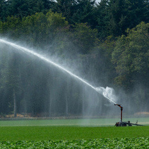 Aspersor de Chuva Grande Ajustável 360° com Alcance de 80M para Irrigação de Terras Agrícolas - Product Image 4