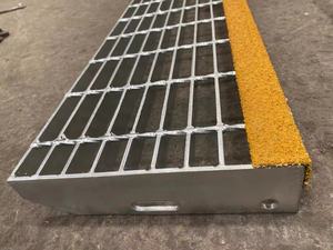 Marche d'escalier antidérapante FRP Edge pour une sécurité et un confort accrus dans les escaliers - Product Image 5