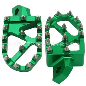 Pédales antidérapantes CNC à clous verts pour moto tout-terrain Kawasaki KDX 200 200R - Product Image 1