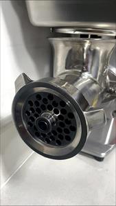 Pequeña picadora de carne de escritorio eléctrica comercial de acero inoxidable de alta potencia para carne congelada relleno de salchichas relleno de carne - Product Image 5