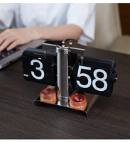 Horloge de table rétro à affichage rotatif avec diffuseur en bois de santal, calendrier automatique, veilleuse et fonction de retournement de page