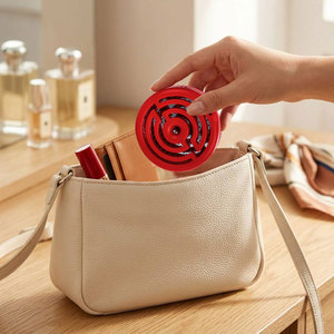 Cepillo de Pelo Circular Portátil y Plegable 2 en 1 con Espejo de Maquillaje Integrado para Bolsos de Mujer - Product Image 3