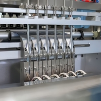 Machine d'emballage multi-voies pour sachets de shampoing liquide et de vinaigrette