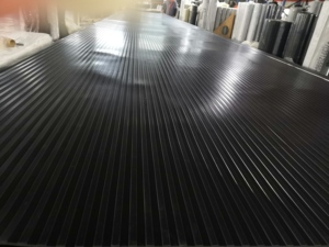 Alfombrilla de goma para pisos reciclados, fábrica de China, protección del medio ambiente, tablero fino antideslizante y rollos de pisos de goma acanalados planos - Product Image 5