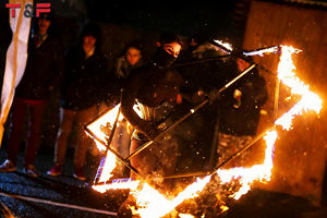 Deux cubes de feu carrés avec mèche pour spectacles de danse du feu, équipement de pole dance aérienne et performance de rotation - Product Image 6