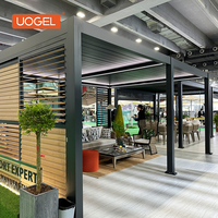 Pavillon de jardin motorisé en aluminium sur mesure, taille personnalisée, élégant pour les fêtes de famille. Espace de vie extérieur moderne UOGEL C4, balcon