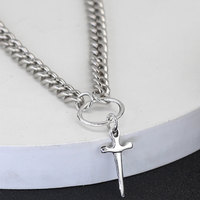 Collier ras du cou tendance 2026, pendentif croix en forme de poignard personnalisé style hip-hop pour hommes