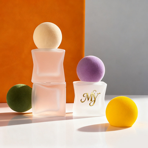 Eleganti Flaconi di Profumo in Vetro Satinato da 15ml con Design a Forma di Stella, <span class=keywords><strong>Tappi</strong></span> a Sfera Floccati <span class=keywords><strong>e</strong></span> Nebulizzatore a Pompa - Product Image 1