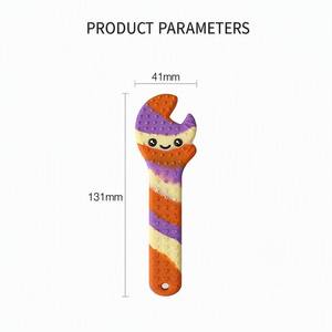 Bonito Mordedor de Silicona con Forma de Llave Inglesa para Bebé, Sensorial, con Textura de Caras de Dibujos Animados, Estrellas y Corazones, Seguro y Divertido, Tipo Joya - Product Image 6
