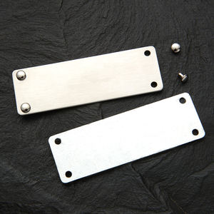 लक्जरी आधुनिक फैशन अनुकूलित लोगो 2-छेद एम्बेड धातु टैग लेजर उत्कीर्ण कपड़े और हैंडबैग - Product Image 4