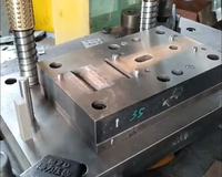 Presse hydraulique multifonctionnelle pour le poinçonnage, le pliage et le façonnage de trous